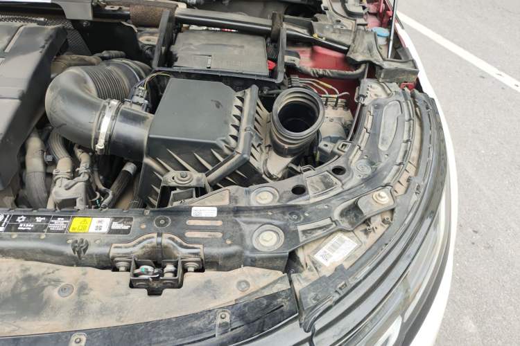 Used Land Rover Range Evoque 2020 249 PS R-DYNAMIC S Sport Edition Engine Bay Left