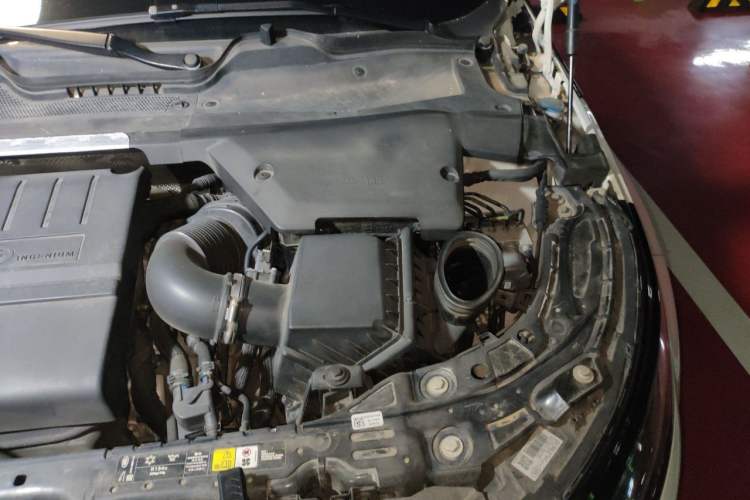Used Land Rover Range Evoque 2020 249 PS R-DYNAMIC S Sport Edition Engine Bay Left