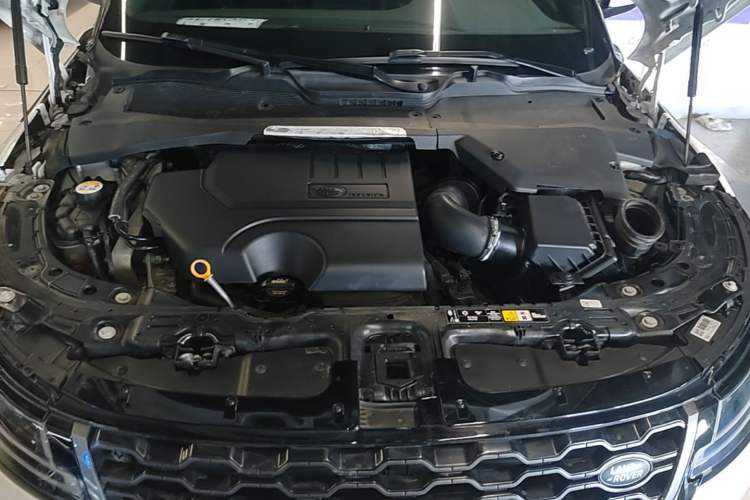 Used Land Rover Range Evoque 2020 249 PS R-DYNAMIC S Sport Edition Engine Bay