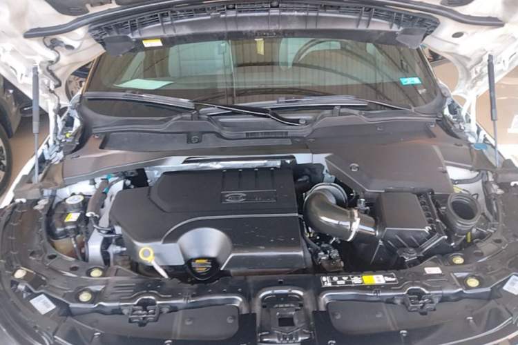 Used Land Rover Range Evoque 2020 249 PS R-DYNAMIC SE Sport Technology Edition Engine Bay