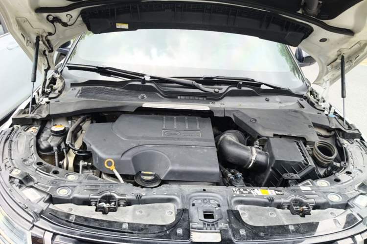 Used Land Rover Range Evoque 2020 249 PS R-DYNAMIC S Sport Edition Engine Bay
