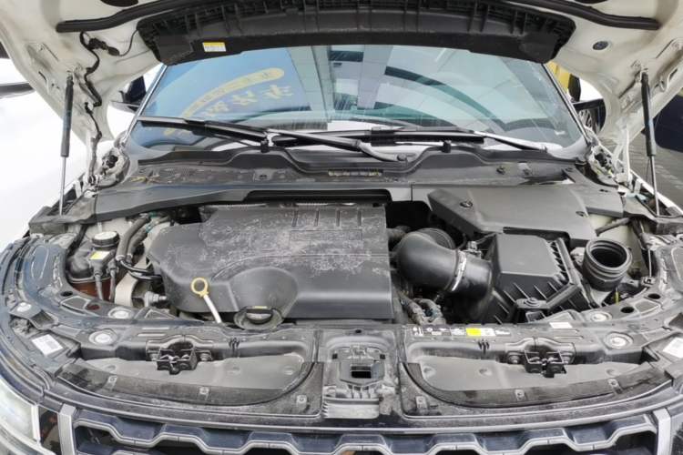 Used Land Rover Range Evoque 2020 249 PS R-DYNAMIC S Sport Edition Engine Bay