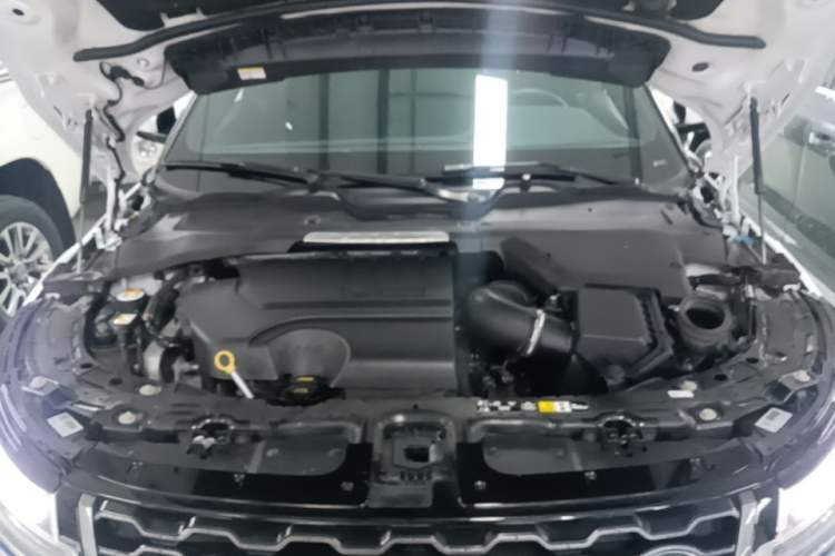 Used Land Rover Range Evoque 2020 249 PS R-DYNAMIC S Sport Edition Engine Bay