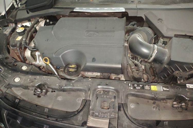 Used Land Rover Range Evoque 2020 249 PS R-DYNAMIC S Sport Edition Engine Bay