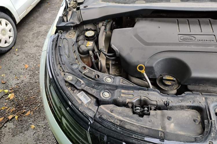 Used Land Rover Range Evoque 2020 249 PS R-DYNAMIC S Blackened Sport Technology Edition Engine Bay Right