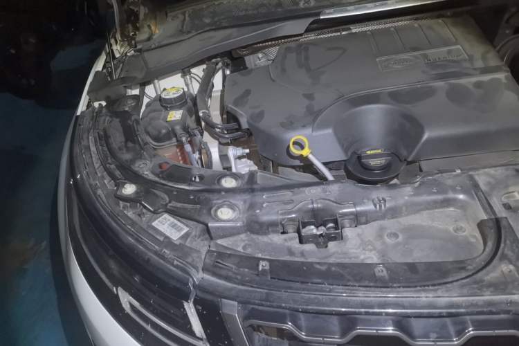Used Land Rover Range Evoque 2020 249 PS R-DYNAMIC S Sport Edition Engine Bay Right
