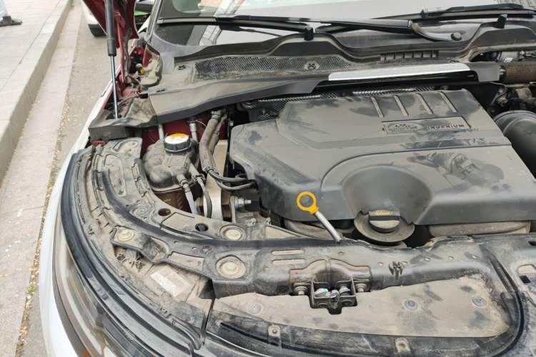 Used Land Rover Range Evoque 2020 249 PS R-DYNAMIC S Sport Edition Engine Bay Right