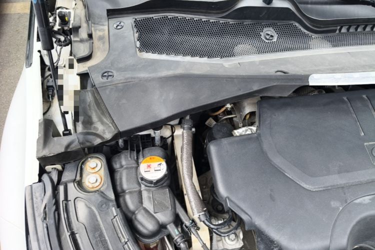 Used Land Rover Range Evoque 2020 249 PS R-DYNAMIC S Sport Edition Engine Bay Right