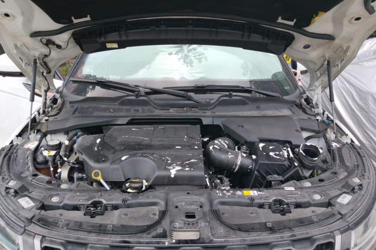 Used Land Rover Range Evoque 2020 249 PS R-DYNAMIC SE Sport Technology Edition Engine Bay