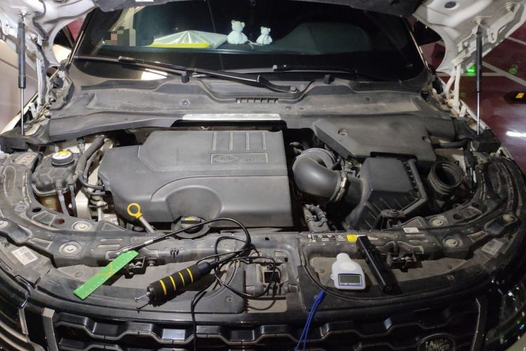 Used Land Rover Range Evoque 2020 249 PS R-DYNAMIC S Sport Edition Engine Bay