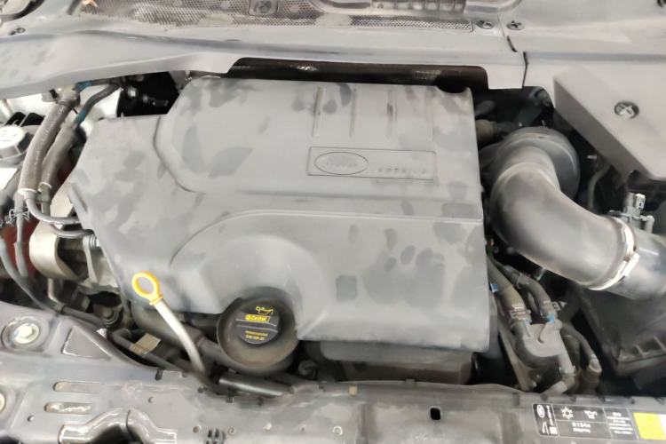 Used Land Rover Range Evoque 2020 249 PS R-DYNAMIC S Blackened Sport Technology Edition Engine Bay