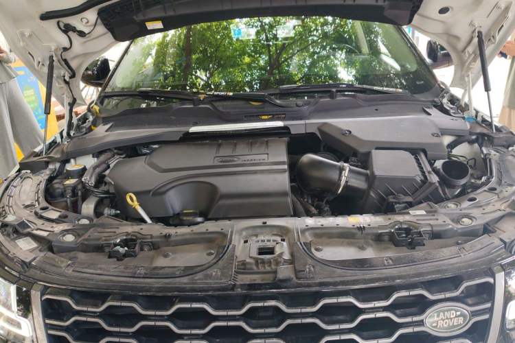 Used Land Rover Range Evoque 2020 249 PS R-DYNAMIC SE Sport Technology Edition Engine Bay