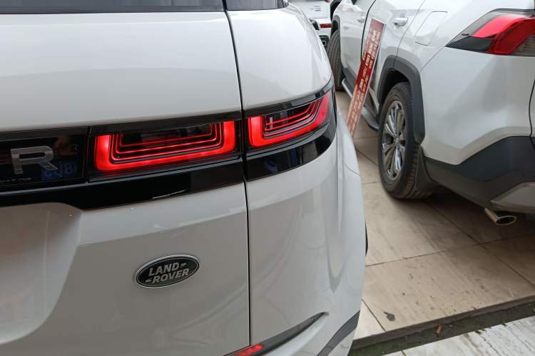 Used Land Rover Range Evoque 2020 249 PS R-DYNAMIC SE Sport Technology Edition Exterior 3