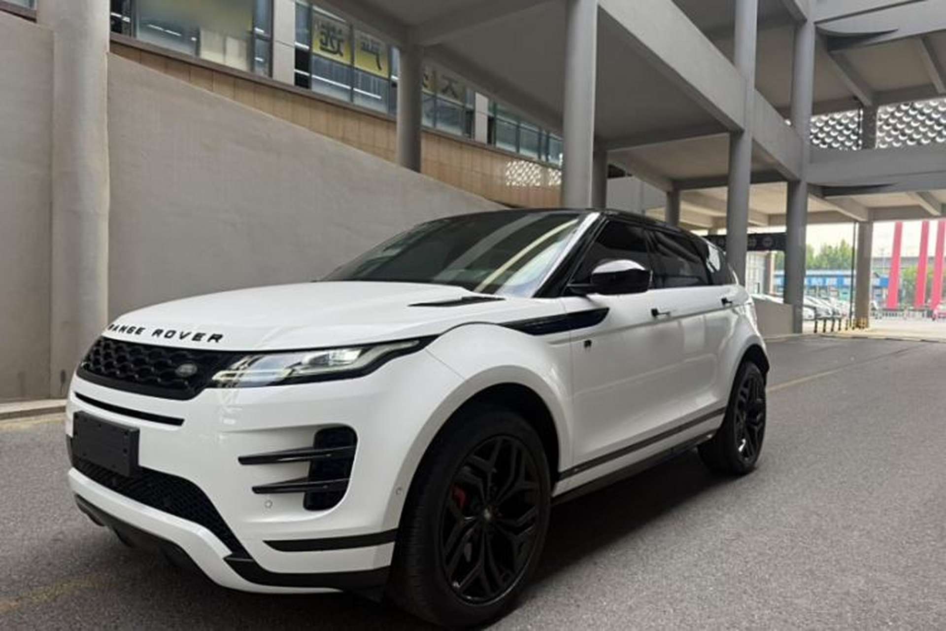 Used Land Rover Range Evoque 2020 249 PS R-DYNAMIC S Black Edition Sport Version Front Left 45 Deg