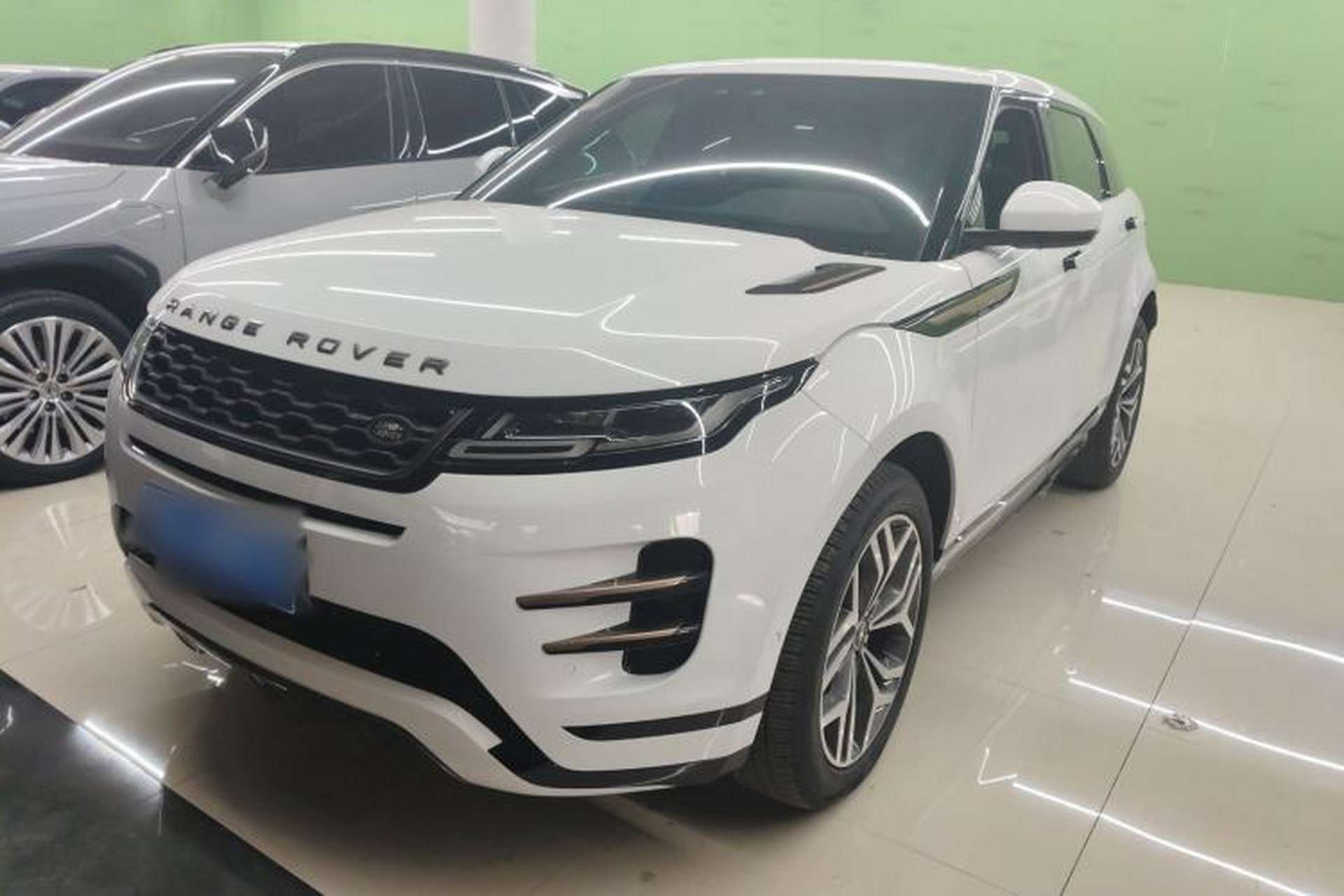 Used Land Rover Range Evoque 2020 249 PS R-DYNAMIC S Sport Edition Front Left 45 Deg