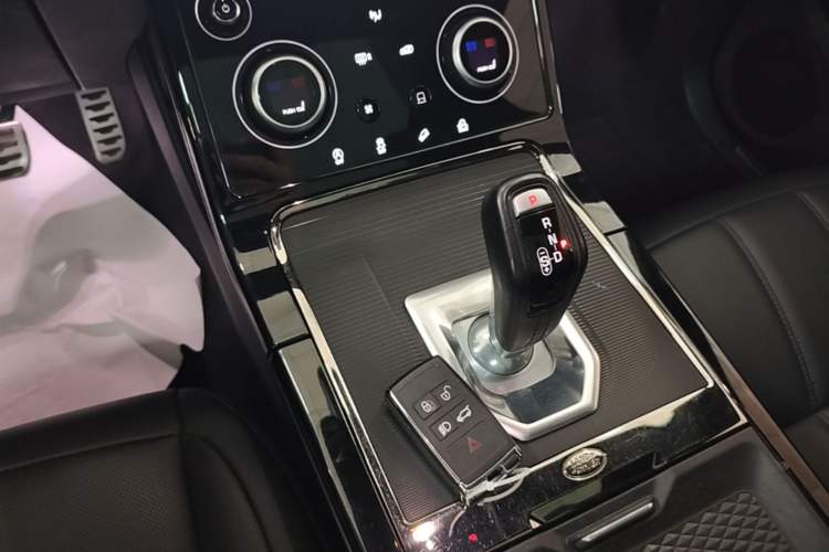 Used Land Rover Range Evoque 2020 249 PS R-DYNAMIC S Sport Edition Gear Lever