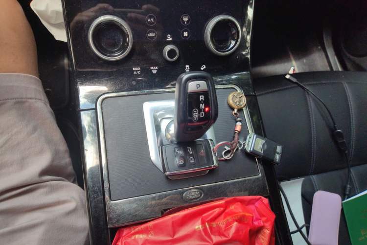 Used Land Rover Range Evoque 2020 249 PS R-DYNAMIC S Sport Edition Gear Lever