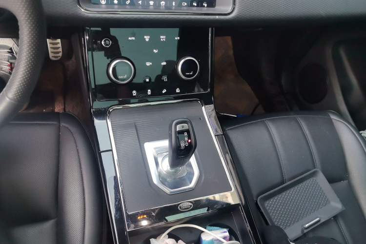 Used Land Rover Range Evoque 2020 249 PS R-DYNAMIC S Sport Edition Gear Lever
