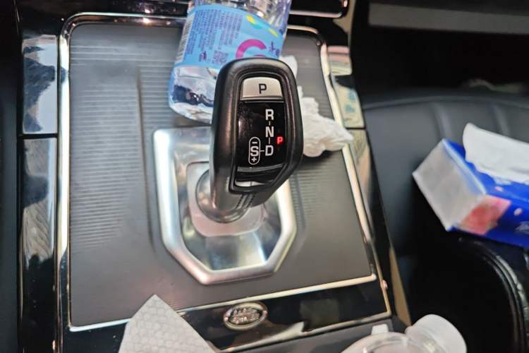 Used Land Rover Range Evoque 2020 249 PS R-DYNAMIC S Sport Edition Gear Lever