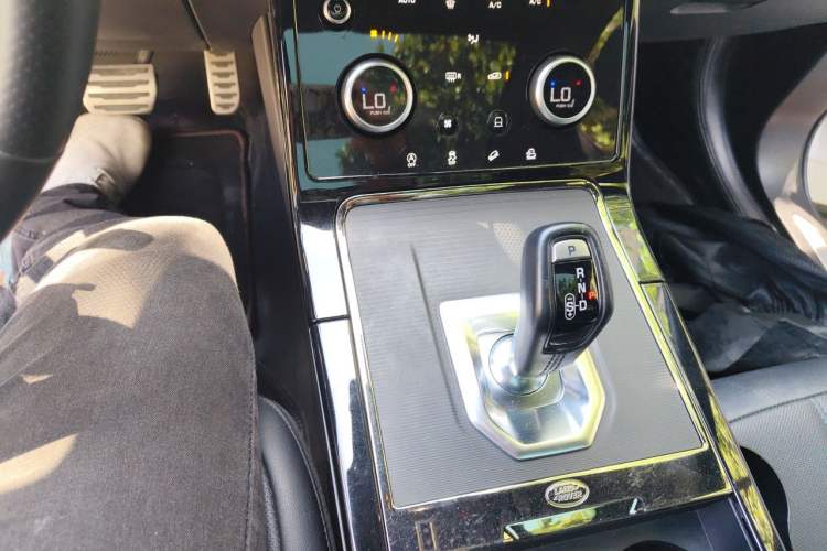Used Land Rover Range Evoque 2020 249 PS R-DYNAMIC S Black Edition Sport Version Gear Lever