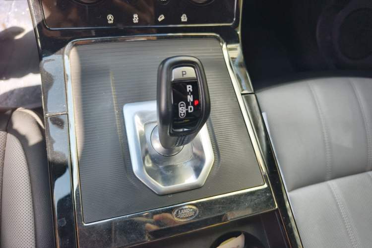 Used Land Rover Range Evoque 2020 249 PS R-DYNAMIC S Sport Edition Gear Lever