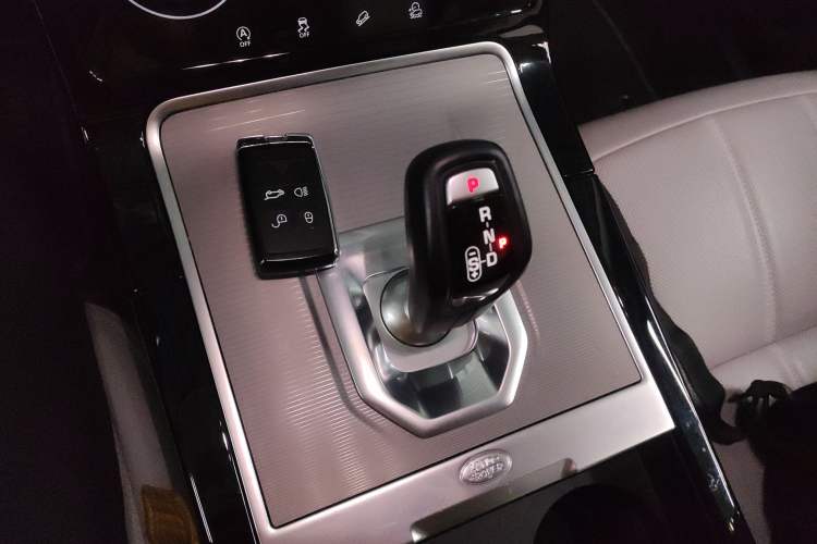 Used Land Rover Range Evoque 2020 249 PS Youth Edition Gear Lever