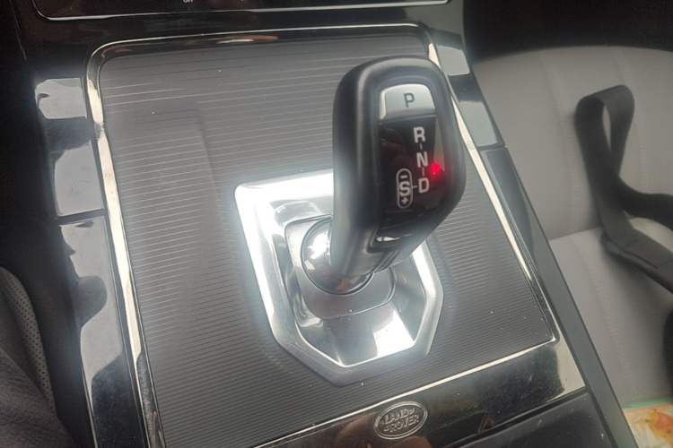 Used Land Rover Range Evoque 2020 249 PS R-DYNAMIC S Sport Edition Gear Lever