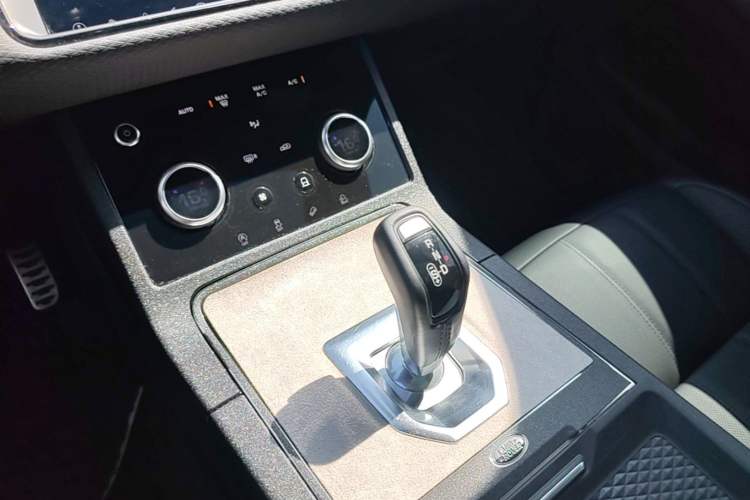 Used Land Rover Range Evoque 2020 249 PS R-DYNAMIC S Sport Edition Gear Lever