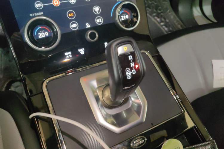 Used Land Rover Range Evoque 2020 249 PS R-DYNAMIC SE Sport Technology Edition Gear Lever