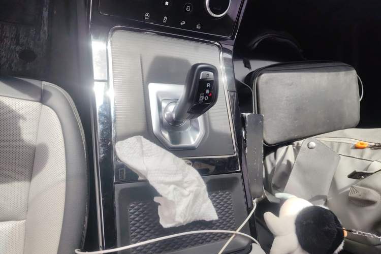 Used Land Rover Range Evoque 2020 249 PS R-DYNAMIC S Sport Edition Gear Lever