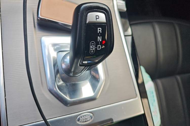 Used Land Rover Range Evoque 2020 249 PS R-DYNAMIC S Sport Edition Gear Lever