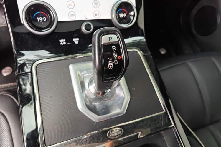 Used Land Rover Range Evoque 2020 249 PS R-DYNAMIC S First-Edition Sport Custom Edition Gear Lever