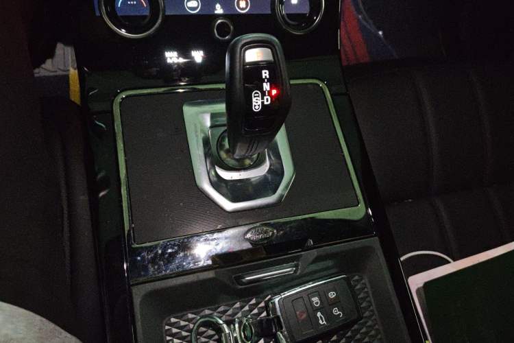 Used Land Rover Range Evoque 2020 249 PS R-DYNAMIC S Black Edition Sport Version Gear Lever