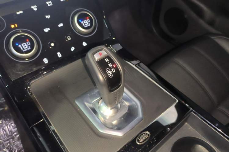 Used Land Rover Range Evoque 2020 249 PS R-DYNAMIC S Sport Edition Gear Lever
