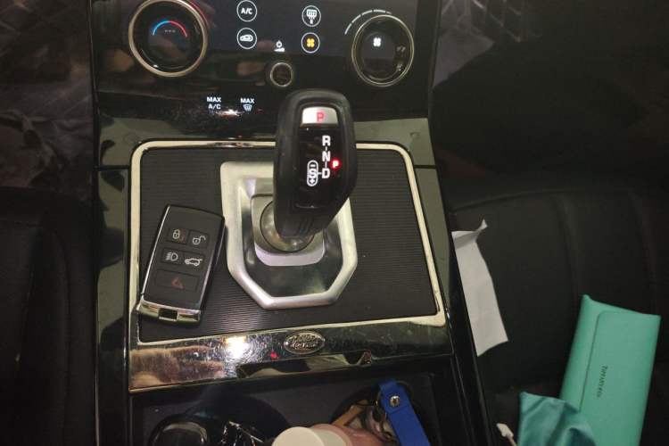 Used Land Rover Range Evoque 2020 249 PS R-DYNAMIC SE Sport Technology Edition Gear Lever