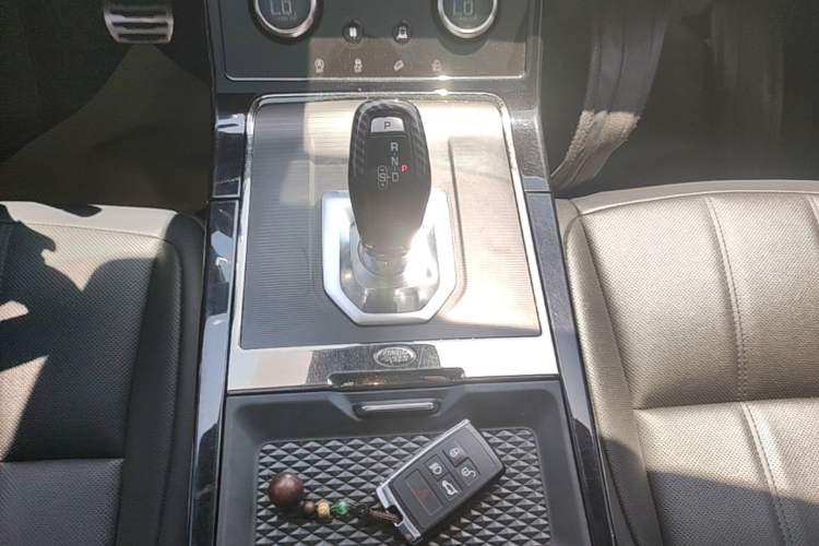 Used Land Rover Range Evoque 2020 249 PS R-DYNAMIC S Sport Edition Gear Lever