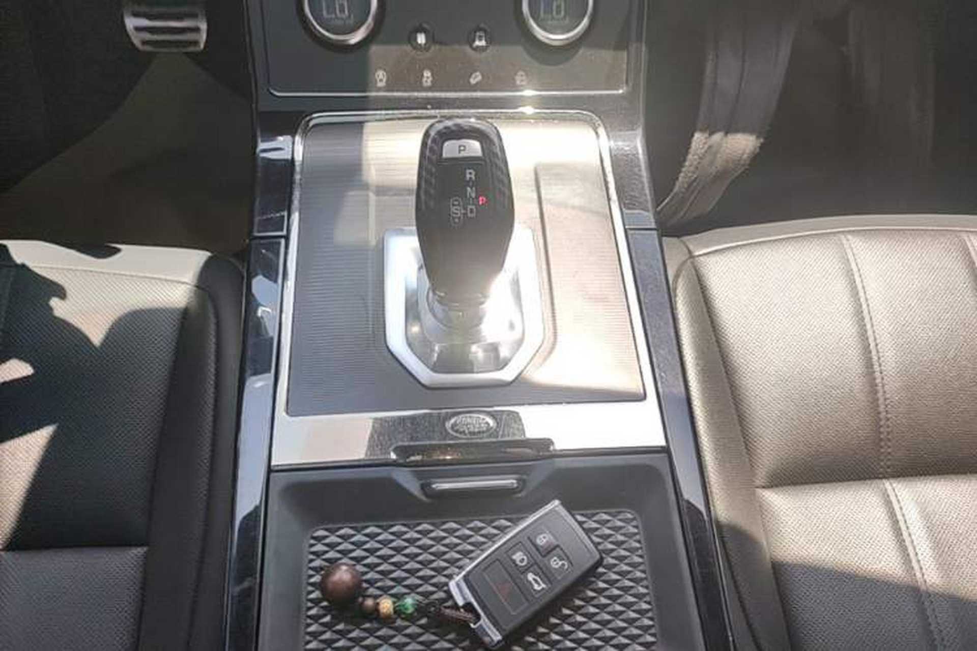 Used Land Rover Range Evoque 2020 249 PS R-DYNAMIC S Sport Edition Gear Lever