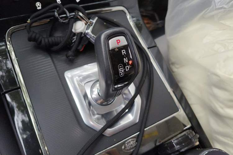 Used Land Rover Range Evoque 2020 249 PS R-DYNAMIC S Sport Edition Gear Lever