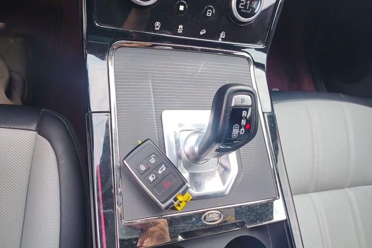 Used Land Rover Range Evoque 2020 249 PS R-DYNAMIC S Sport Edition Gear Lever
