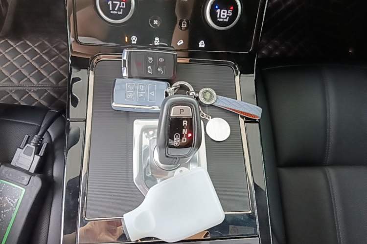Used Land Rover Range Evoque 2020 249 PS R-DYNAMIC S Sport Edition Gear Lever