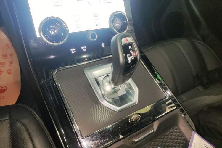 Used Land Rover Range Evoque 2020 249 PS R-DYNAMIC S Black Edition Sport Version Gear Lever