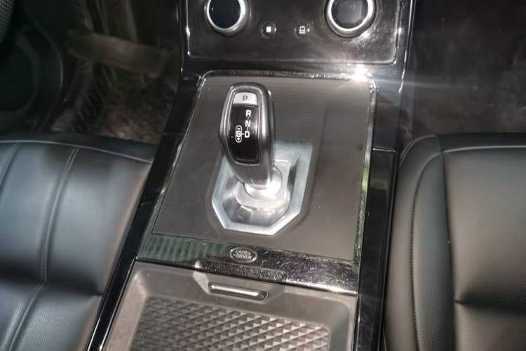 Used Land Rover Range Evoque 2020 249 PS R-DYNAMIC S Sport Edition Gear Lever