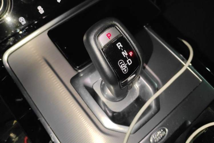 Used Land Rover Range Evoque 2020 249 PS Youth Edition Gear Lever