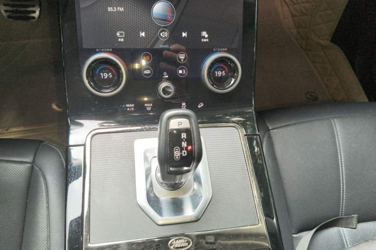 Used Land Rover Range Evoque 2020 249 PS R-DYNAMIC SE Sport Technology Edition Gear Lever