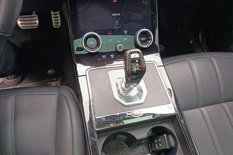 Used Land Rover Range Evoque 2020 249 PS R-DYNAMIC SE Sport Technology Edition Gear Lever