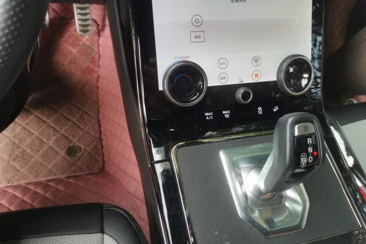 Used Land Rover Range Evoque 2020 249 PS R-DYNAMIC SE Sport Technology Edition Gear Lever