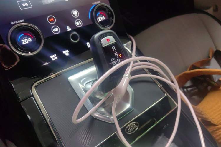 Used Land Rover Range Evoque 2020 249 PS R-DYNAMIC SE Sport Technology Edition Gear Lever