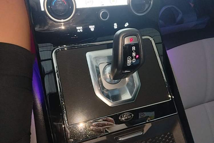 Used Land Rover Range Evoque 2020 249 PS R-DYNAMIC SE Sport Technology Edition Gear Lever