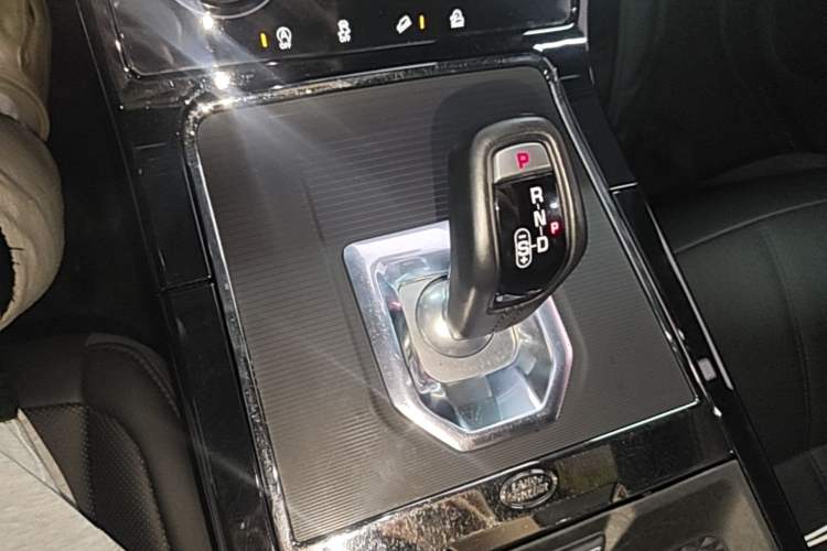 Used Land Rover Range Evoque 2020 249 PS R-DYNAMIC S Black Edition Sport Version Gear Lever