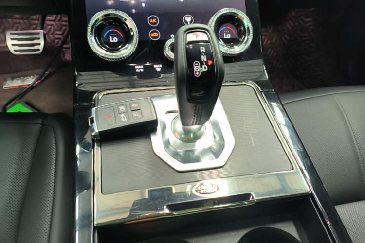 Used Land Rover Range Evoque 2020 249 PS R-DYNAMIC S Sport Edition Gear Lever